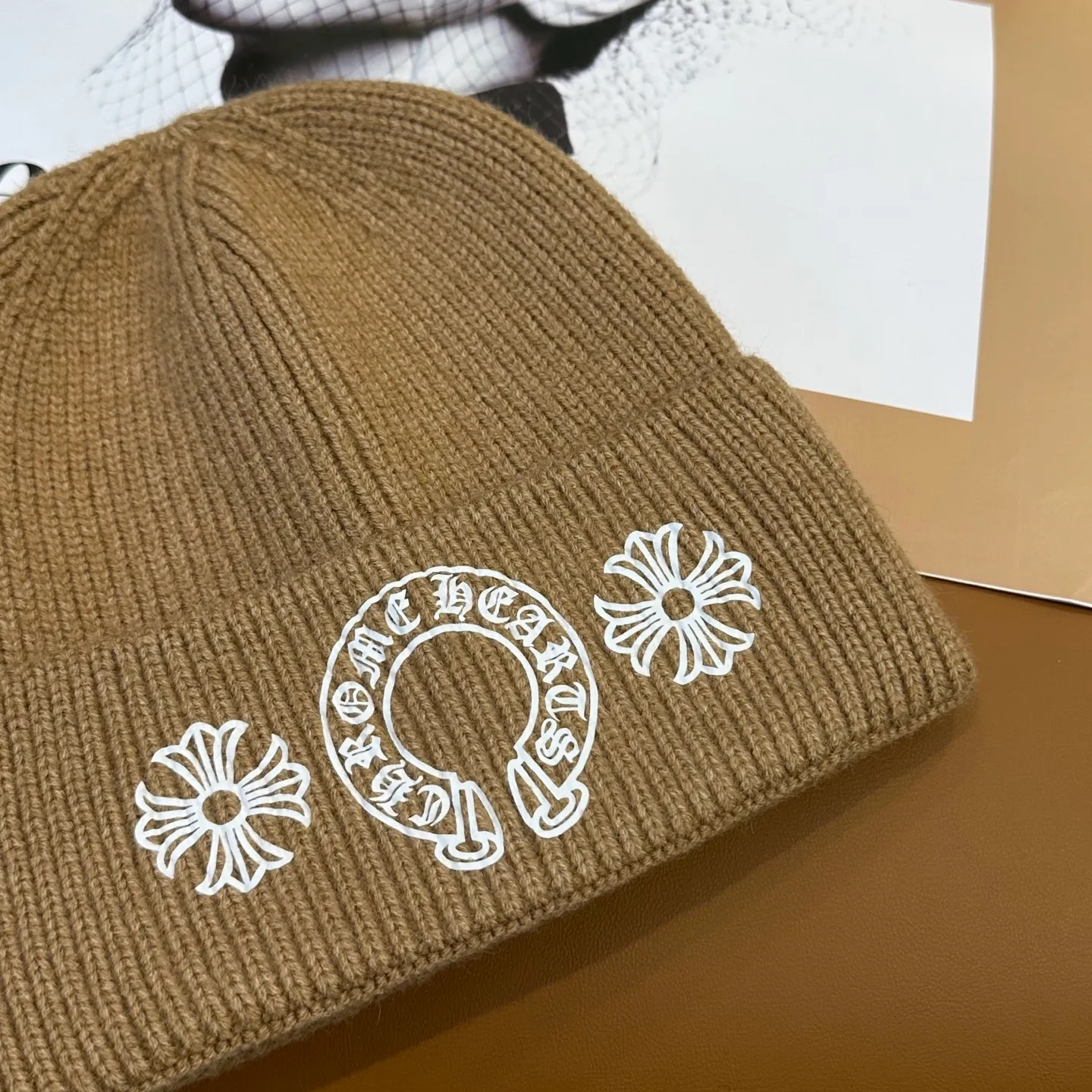 P70 🤍Chrome hearts new autumn and winter cross knitted hat🧶 One of the must-have hats in autumn and winter~ It really looks good on whoever wears it~, it is also a perfect match in black and white and gray in autumn~